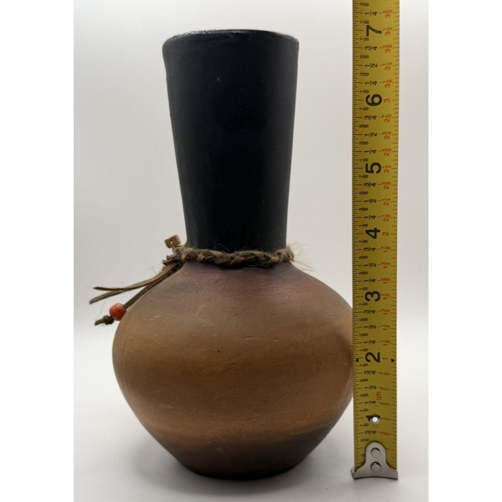 🪶🐻 Red Clay Indian Pottery Vase w/ Leather Band & Feathers – Bear Design 7” 🏺 - Picture 8 of 9